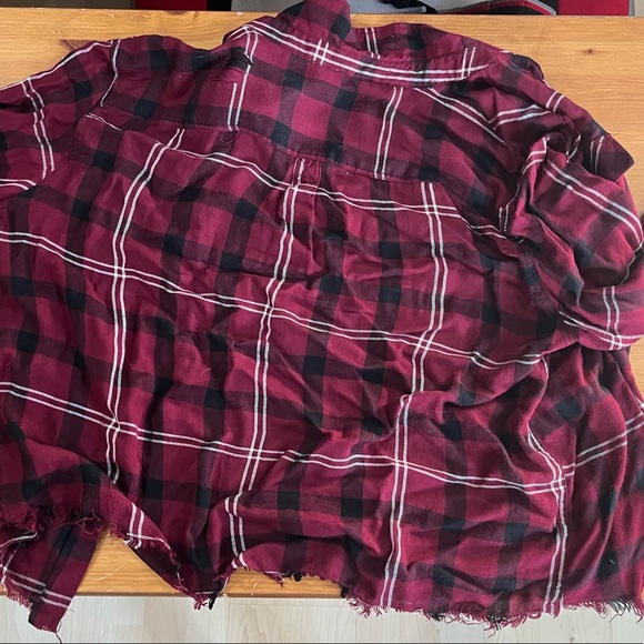 Cropped Plaid Button Up - Picture 3 of 3